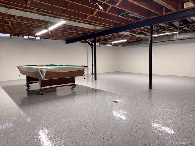 30055 Boewe Drive, Warren, MI 48092