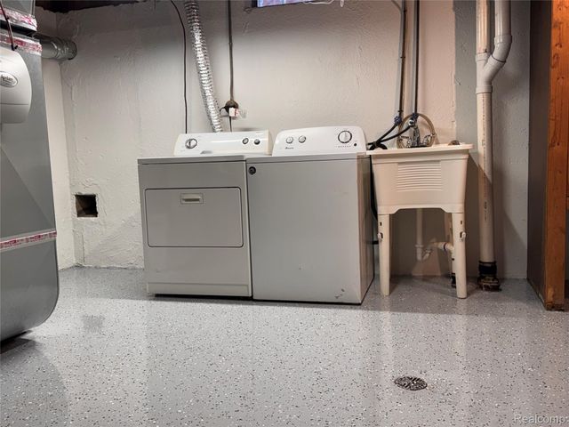 30055 Boewe Drive, Warren, MI 48092