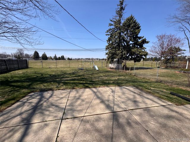 30055 Boewe Drive, Warren, MI 48092