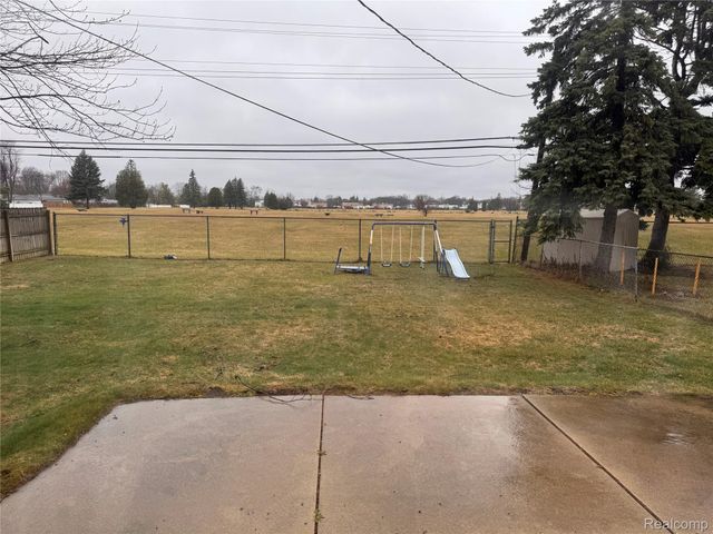 30055 Boewe Drive, Warren, MI 48092