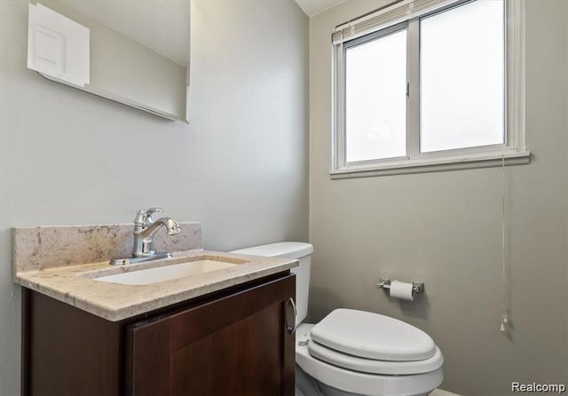 30055 Boewe Drive, Warren, MI 48092