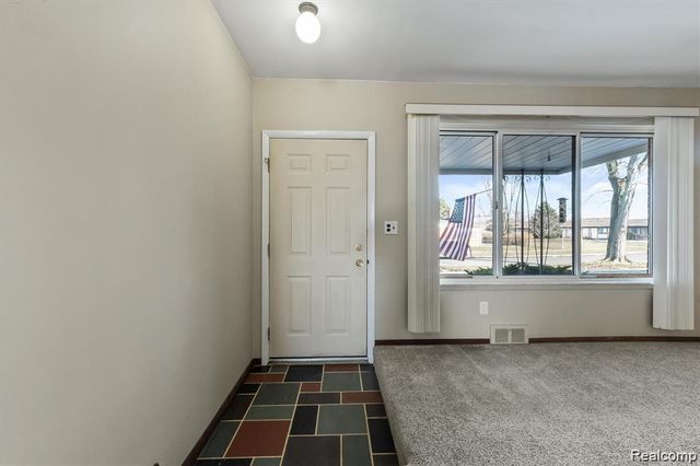 30055 Boewe Drive, Warren, MI 48092