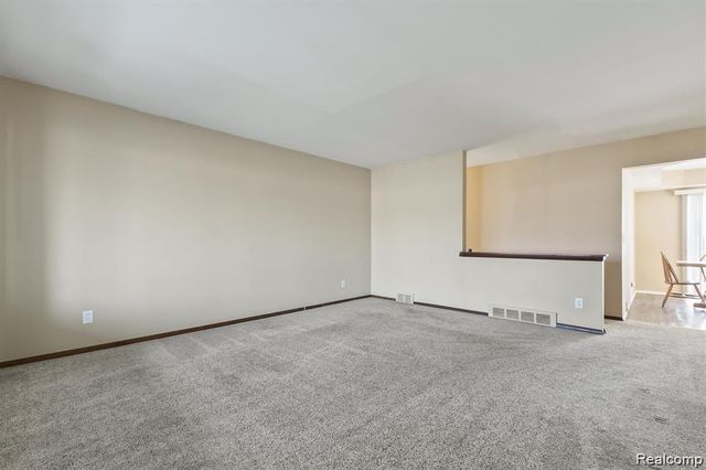 30055 Boewe Drive, Warren, MI 48092