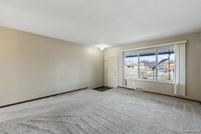 30055 Boewe Drive, Warren, MI 48092