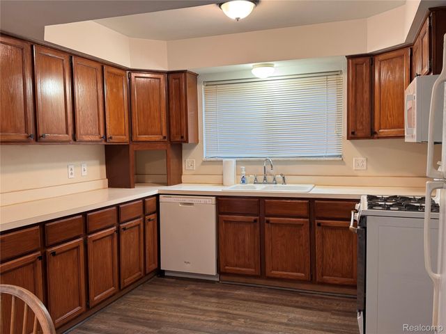 30055 Boewe Drive, Warren, MI 48092