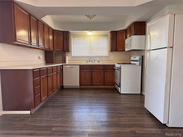 30055 Boewe Drive, Warren, MI 48092
