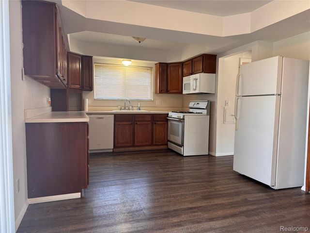 30055 Boewe Drive, Warren, MI 48092