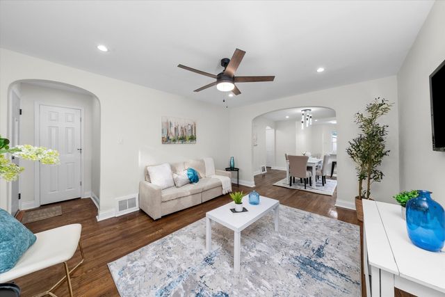 11925 S Lafayette Avenue, Chicago, IL 60628