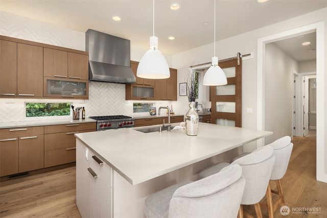 12409 68th Avenue NE, Kirkland, WA 98034