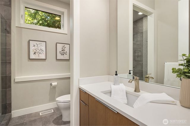12409 68th Avenue NE, Kirkland, WA 98034