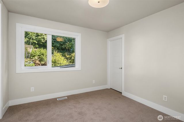 12409 68th Avenue NE, Kirkland, WA 98034