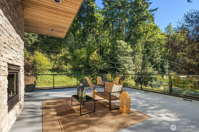 12409 68th Avenue NE, Kirkland, WA 98034