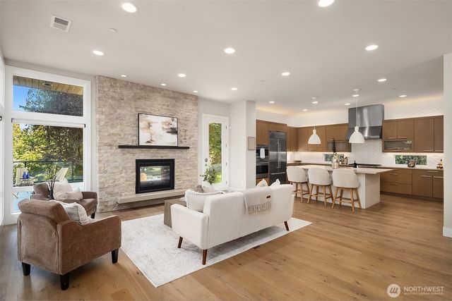 12409 68th Avenue NE, Kirkland, WA 98034