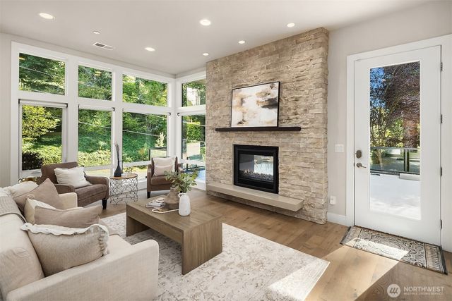 12409 68th Avenue NE, Kirkland, WA 98034