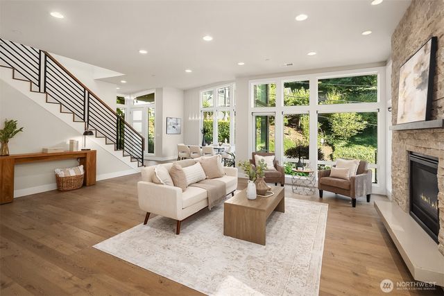 12409 68th Avenue NE, Kirkland, WA 98034