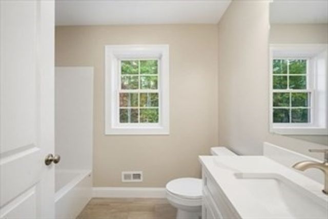 23 High Bluff, Belchertown, MA 01007