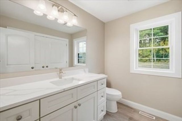 23 High Bluff, Belchertown, MA 01007