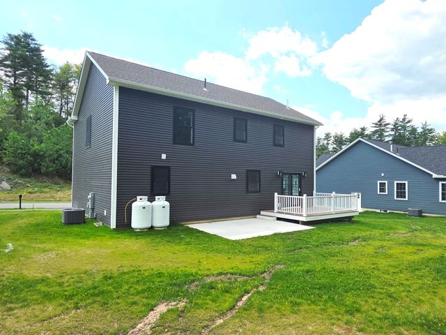 23 High Bluff, Belchertown, MA 01007