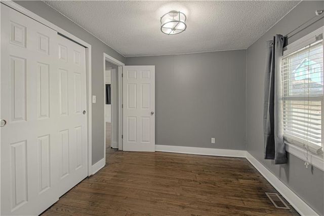 427 N Fairview Avenue, Liberty, MO 64068