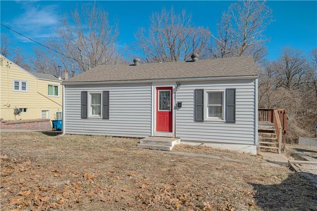 427 N Fairview Avenue, Liberty, MO 64068