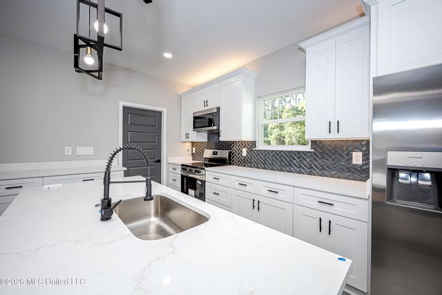 624 Oak Street, Ocean Springs, MS 39564