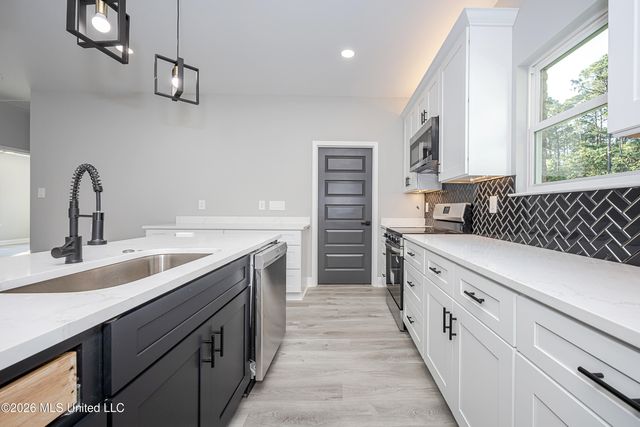 624 Oak Street, Ocean Springs, MS 39564