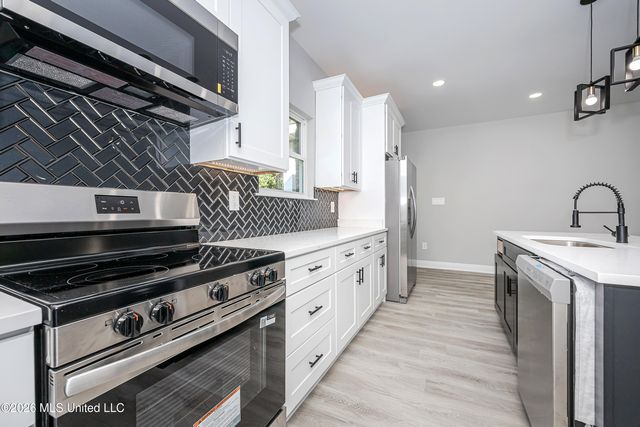 624 Oak Street, Ocean Springs, MS 39564