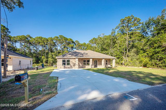 624 Oak Street, Ocean Springs, MS 39564