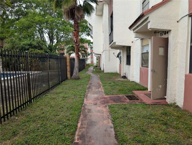 1788 NW 55th Ave 203, Lauderhill, FL 33313