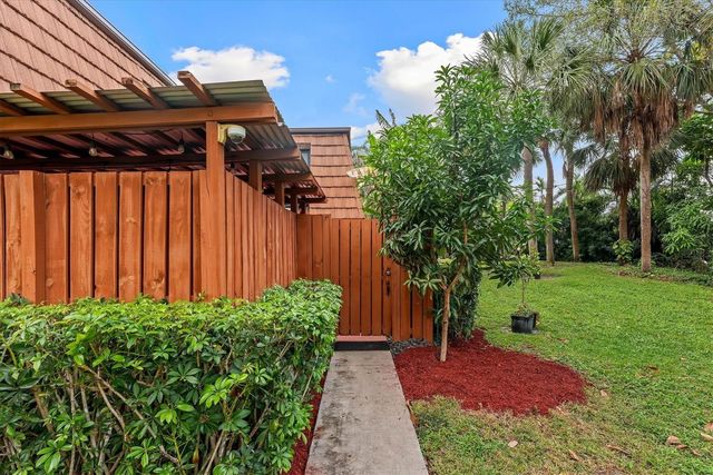 9156 SW 23rd Street D, Davie, FL 33324