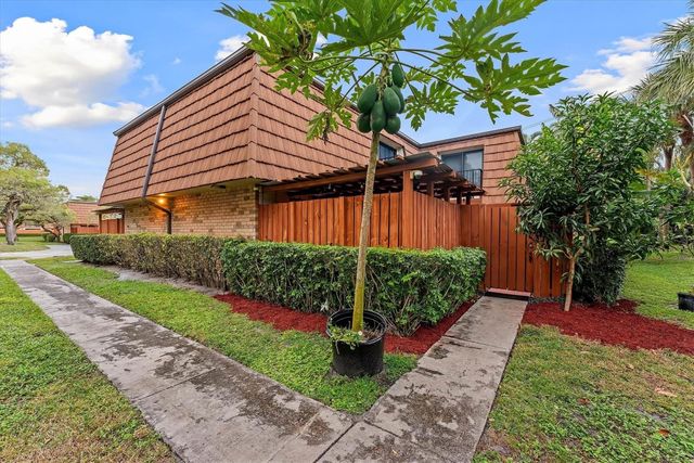 9156 SW 23rd Street D, Davie, FL 33324