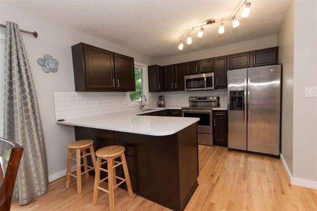 137 28th Court, West Des Moines, IA 50265
