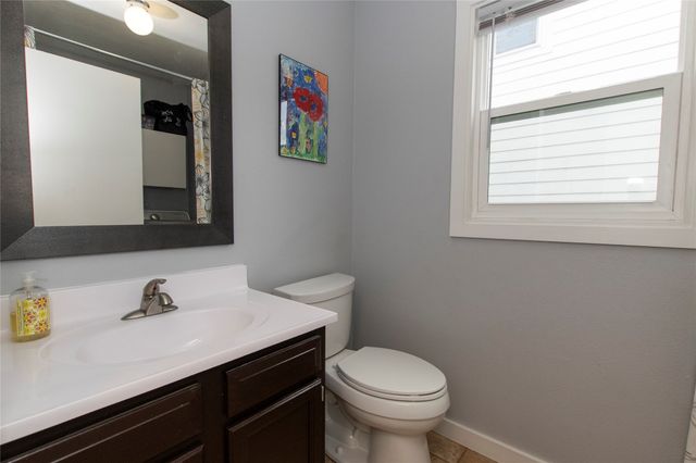 137 28th Court, West Des Moines, IA 50265