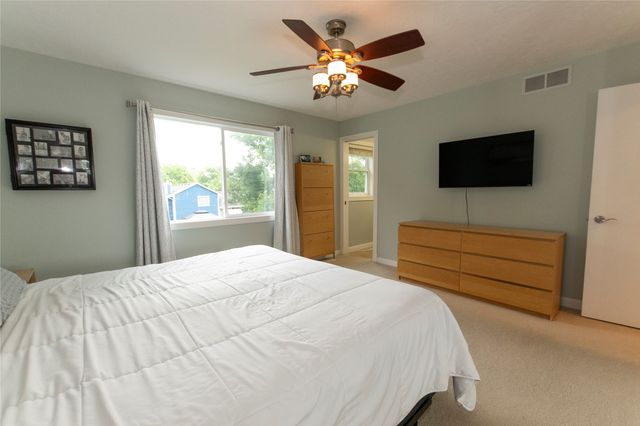 137 28th Court, West Des Moines, IA 50265