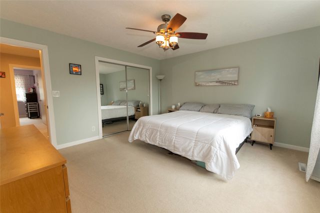 137 28th Court, West Des Moines, IA 50265