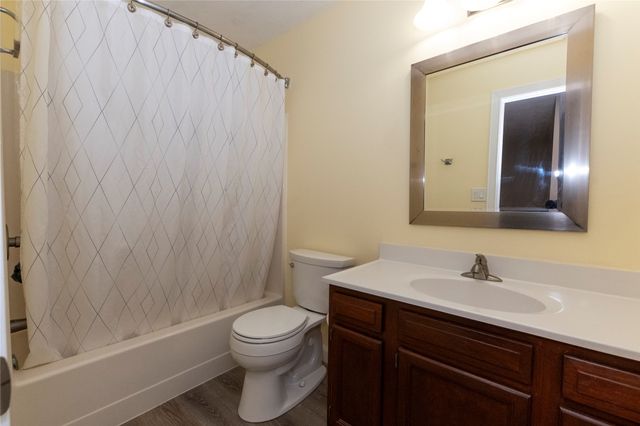 137 28th Court, West Des Moines, IA 50265
