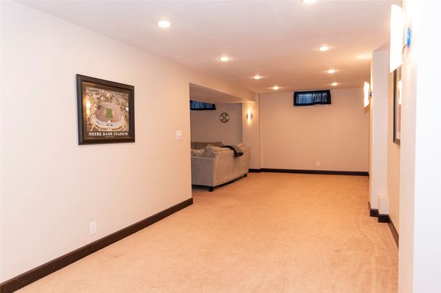 137 28th Court, West Des Moines, IA 50265