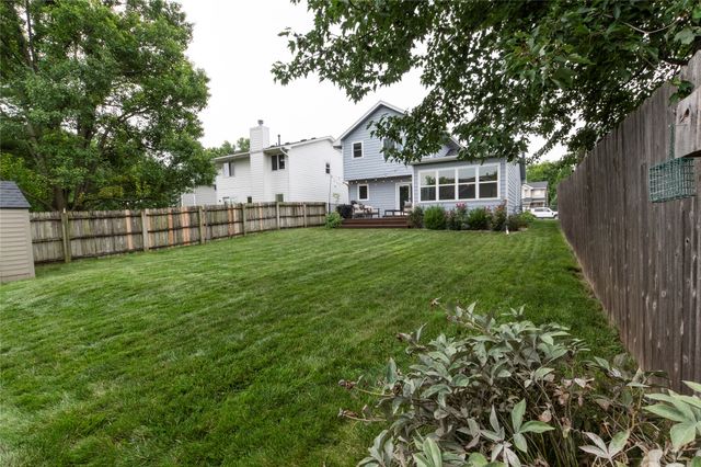 137 28th Court, West Des Moines, IA 50265