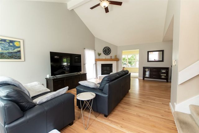 137 28th Court, West Des Moines, IA 50265
