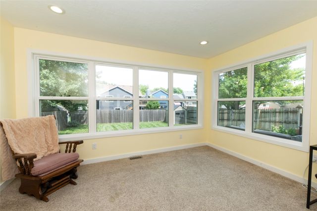 137 28th Court, West Des Moines, IA 50265