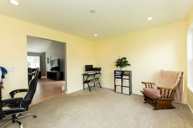 137 28th Court, West Des Moines, IA 50265