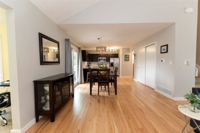 137 28th Court, West Des Moines, IA 50265