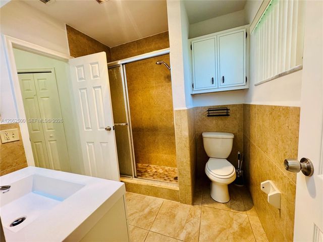 717 NE 10th Ave 1-2, Hallandale Beach, FL 33009