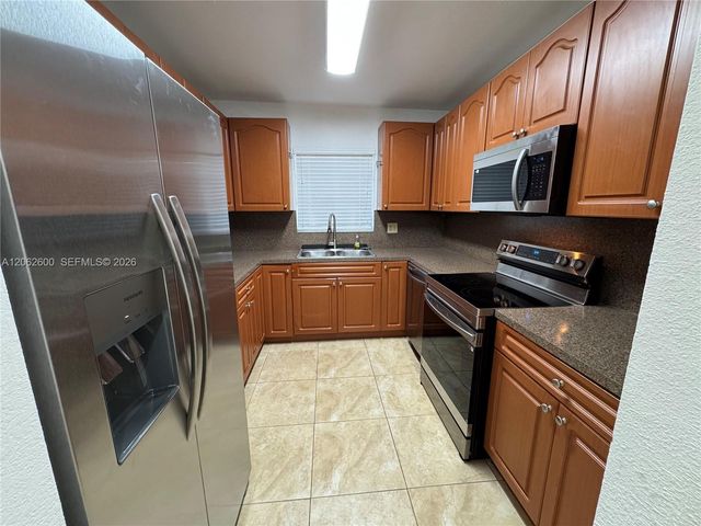 717 NE 10th Ave 1-2, Hallandale Beach, FL 33009