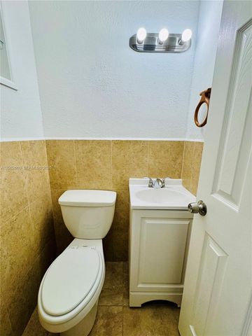 717 NE 10th Ave 1-2, Hallandale Beach, FL 33009