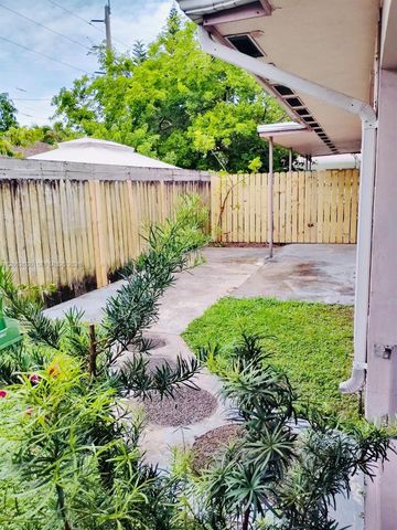 717 NE 10th Ave 1-2, Hallandale Beach, FL 33009
