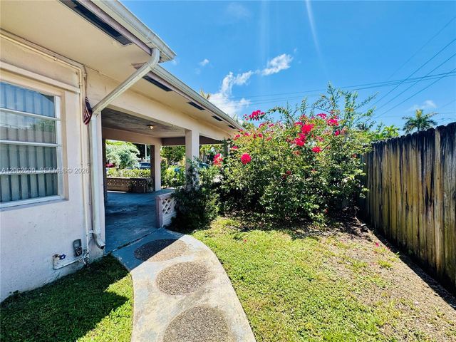 717 NE 10th Ave 1-2, Hallandale Beach, FL 33009
