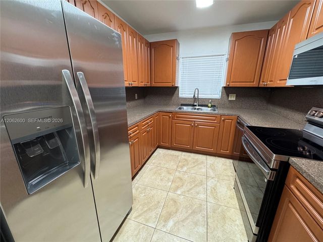 717 NE 10th Ave 1-2, Hallandale Beach, FL 33009