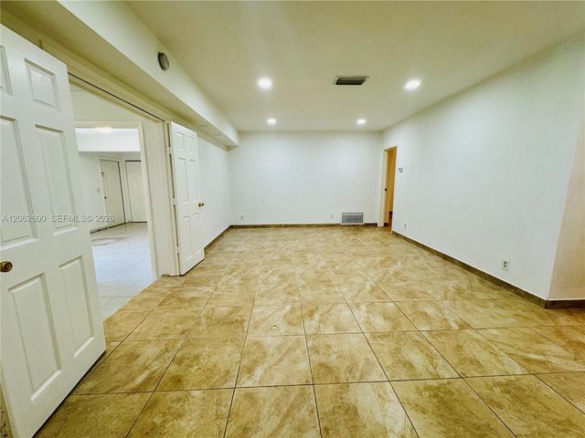717 NE 10th Ave 1-2, Hallandale Beach, FL 33009