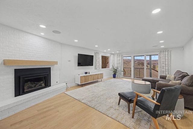 555 E Braemere Drive, Boise, ID 83702